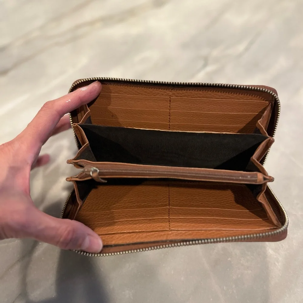 Gucci Tan Leather Wallet with Tassel - Picture 11 of 12